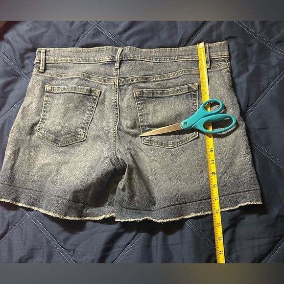 Ann Taylor LOFT Blue Jean Shorts size 10 - Picture 7 of 9